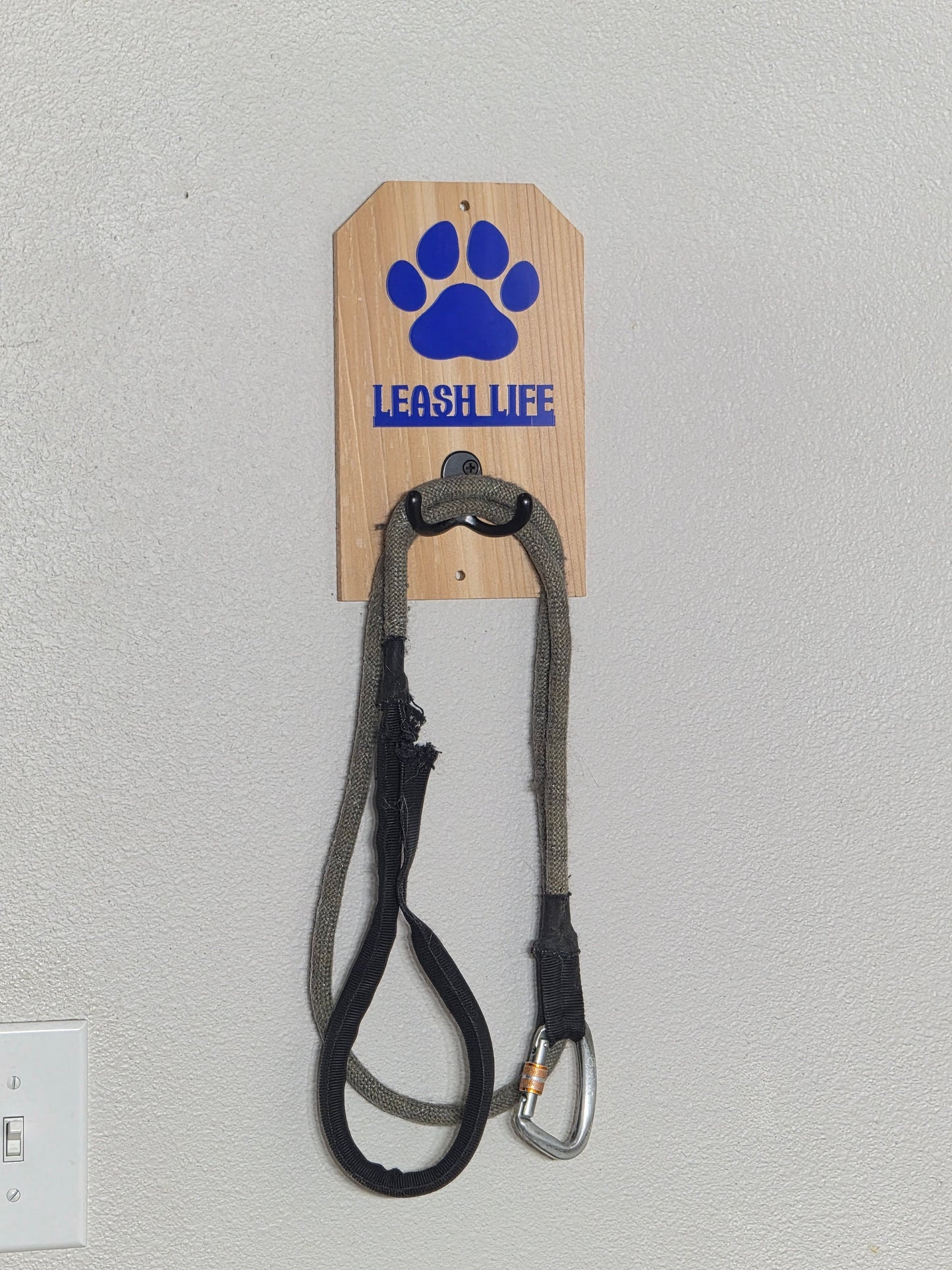 Leash Life - Wooden Dog Leash Holder With Acrylic Accents